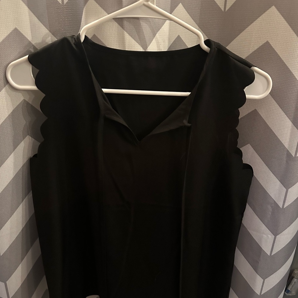 Black Scalloped Sleeveless Top